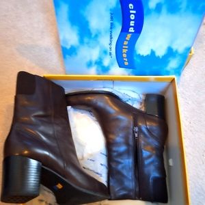 Brown ankle boots. Never worn Cloud walkers (Avenue Brand)